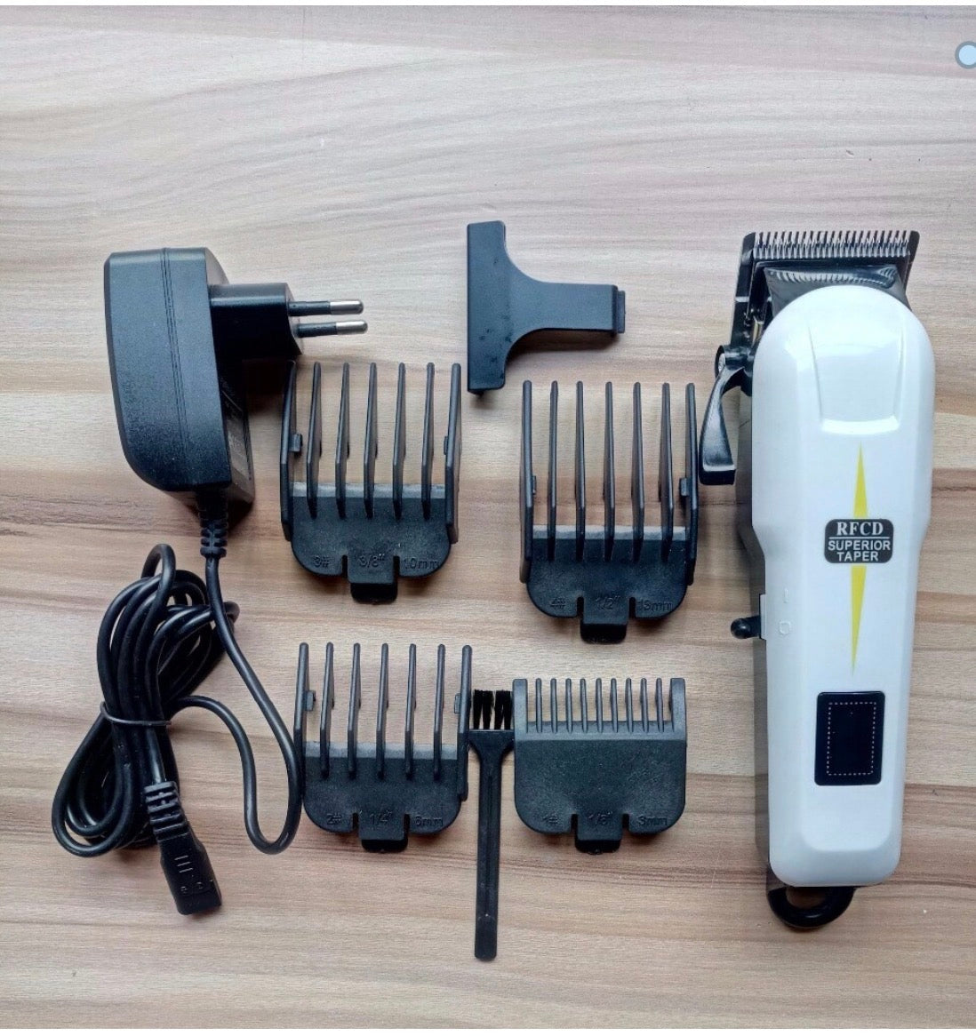 Tondeuse à Cheveux Professionnelle Rechargeable – Affichage LED & Lame Précision